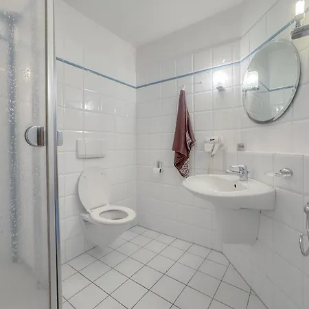 Hotel Voor Twee Personen - 33-3 *